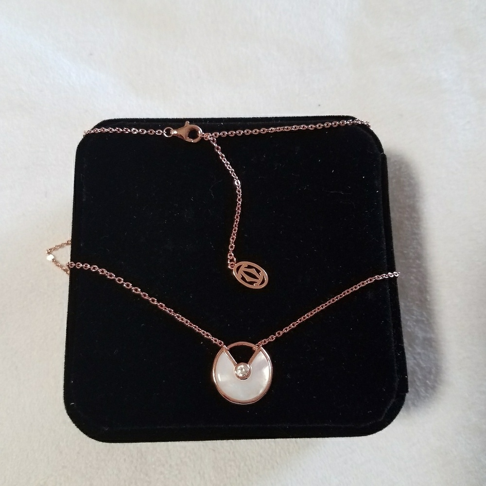 Mother of Pearl Round Necklace